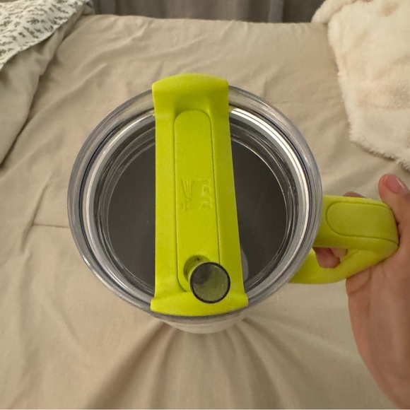 Stanley 40oz Target Exclusive Frost/Electric Yellow Tumbler. - Picture 2 of 5